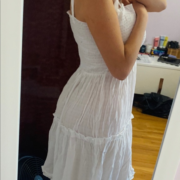 Fashionable white dress - Picture 4 of 5